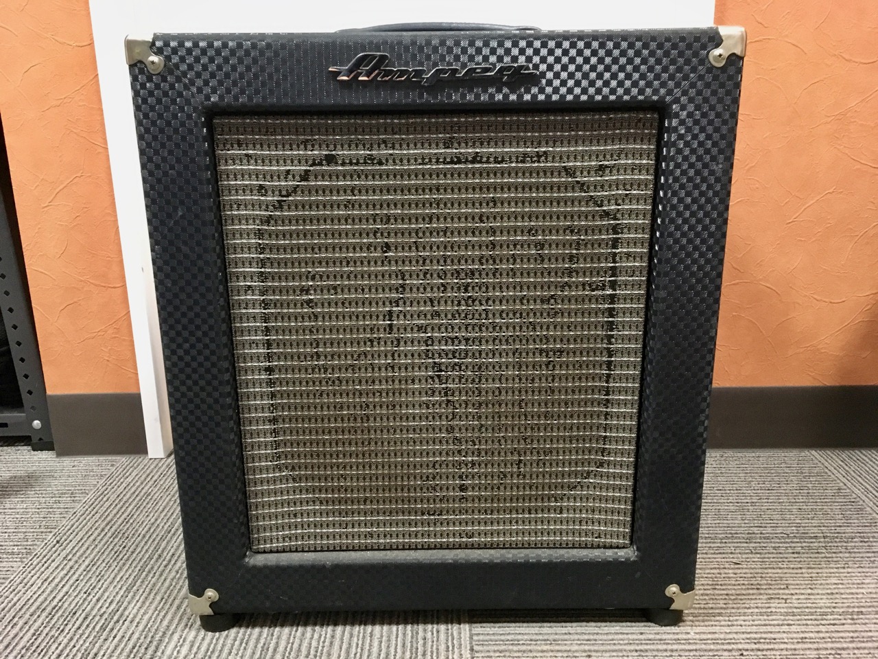 Ampeg B-100R | LINER NOTES